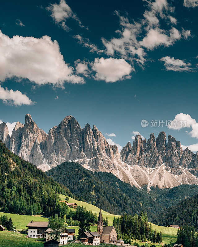 funes - dolomiti的santa magdalena in val